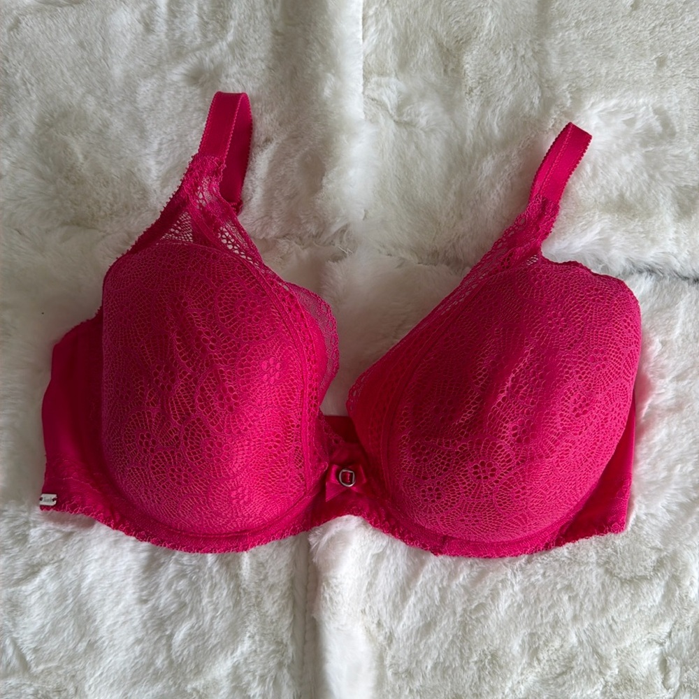 Chantelle 34F pink bra